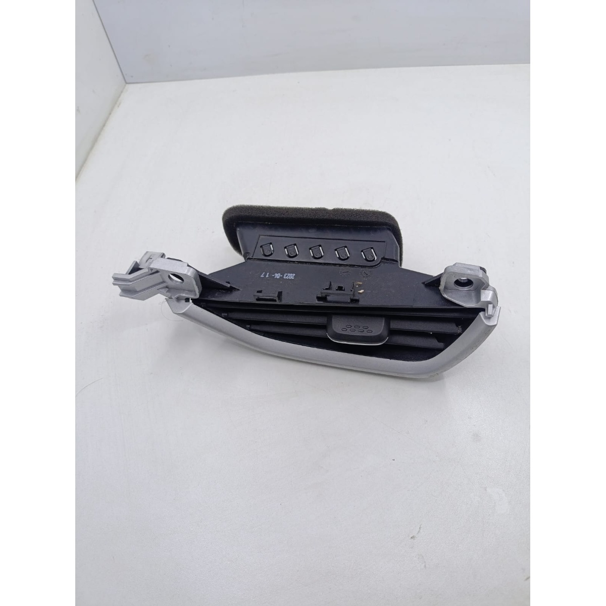 Difusor Ar Painel Direito Onix Tracker Original Gm 26240860 - Imagem 2