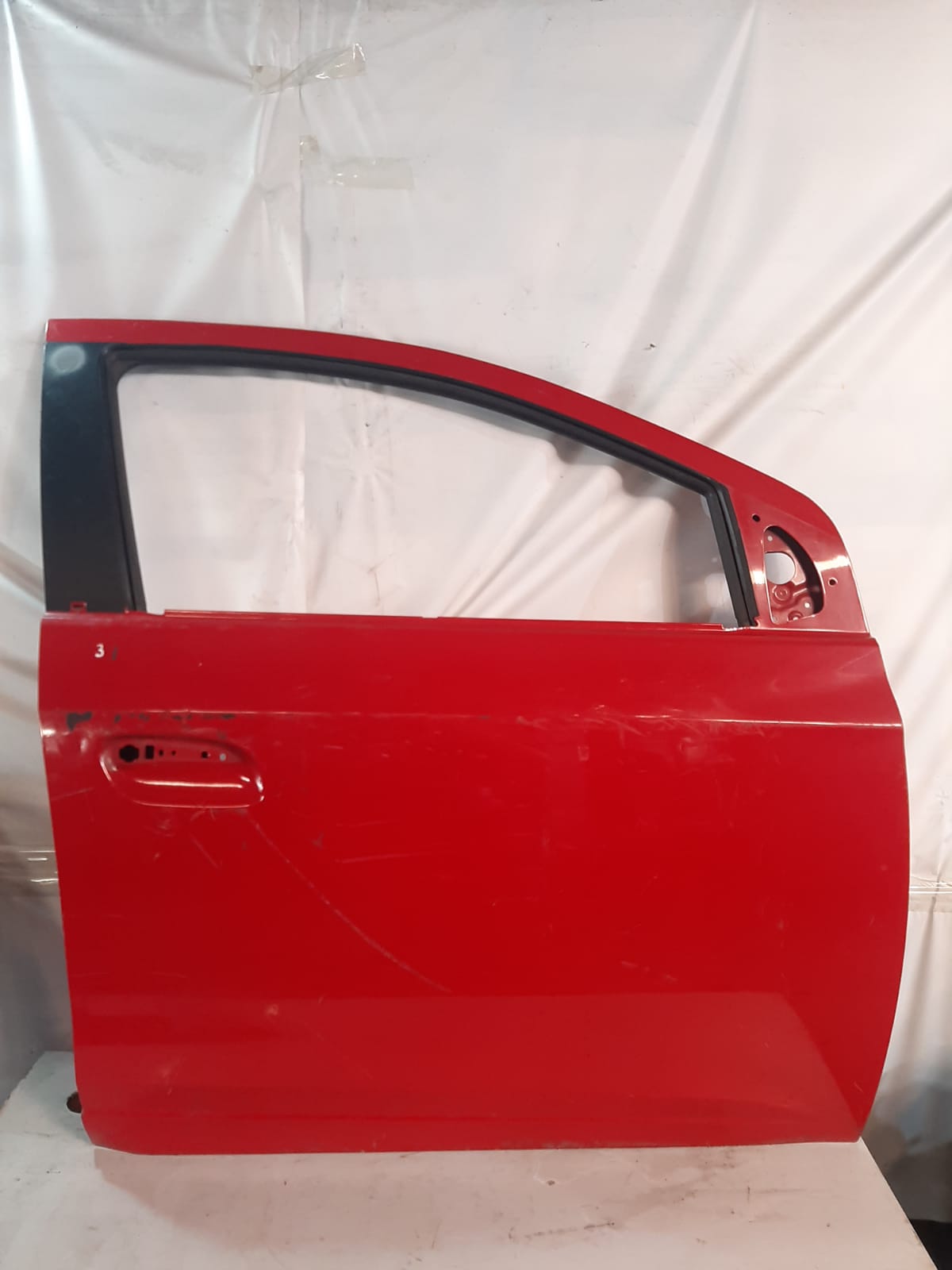 PORTA DIANTEIRA PRISMA ONIX 2013 LADO DIREITO (VERMELHO)