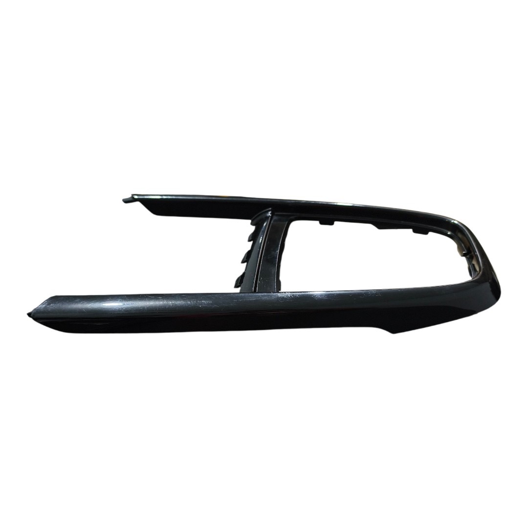 Moldura Trambulador câmbio Chevrolet Onix 2017/2019 Original - Imagem 2