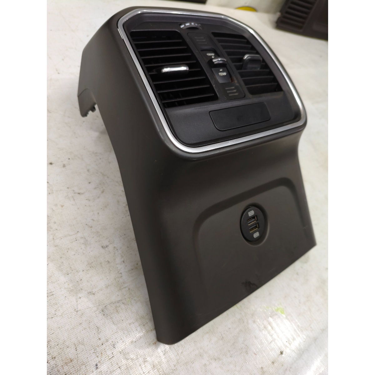 Difusor Ar Console Tras Usb Porsche Macan 15 A 23 95B864378D - Imagem 3