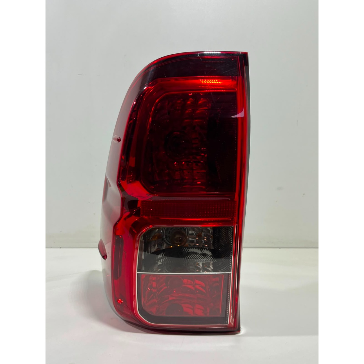 Lanterna Traseira Esquerda Hilux 2016 A 2020 815610k271 Esquerdo/motorista Transparente