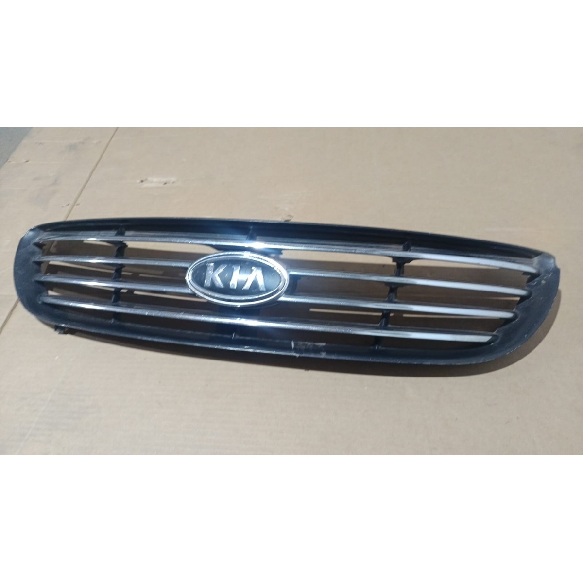 Grade Dianteira Kia Carnival Original Com Detalhe Pequeno Preto Cromado - Imagem 2