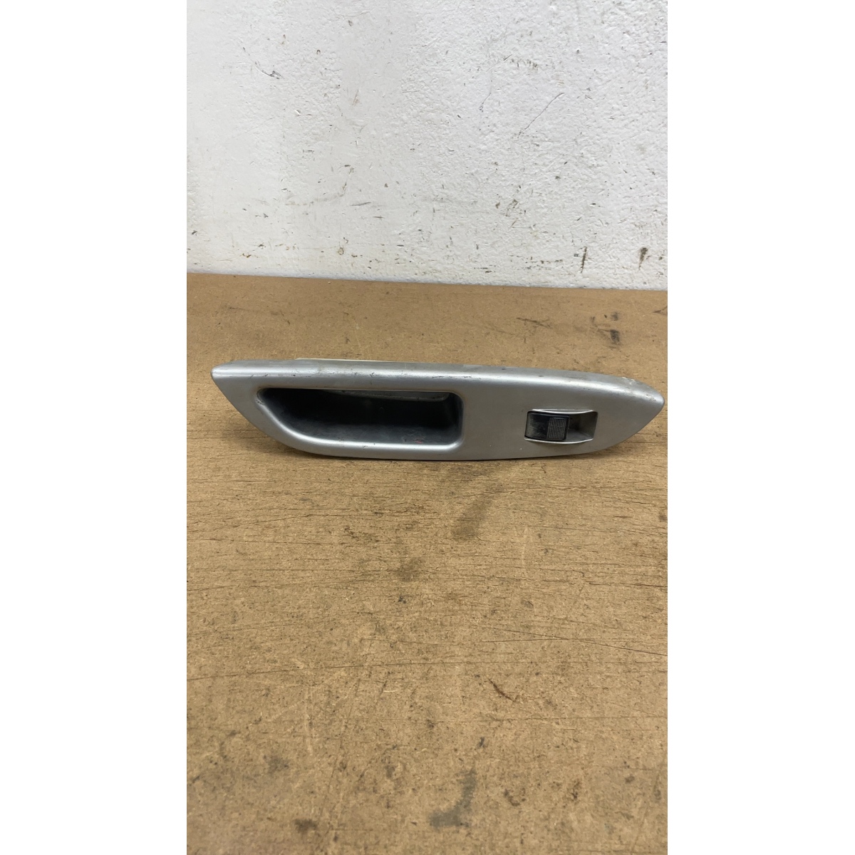 Moldura Botão Vidro Porta Traseira Direita Lifan 530
