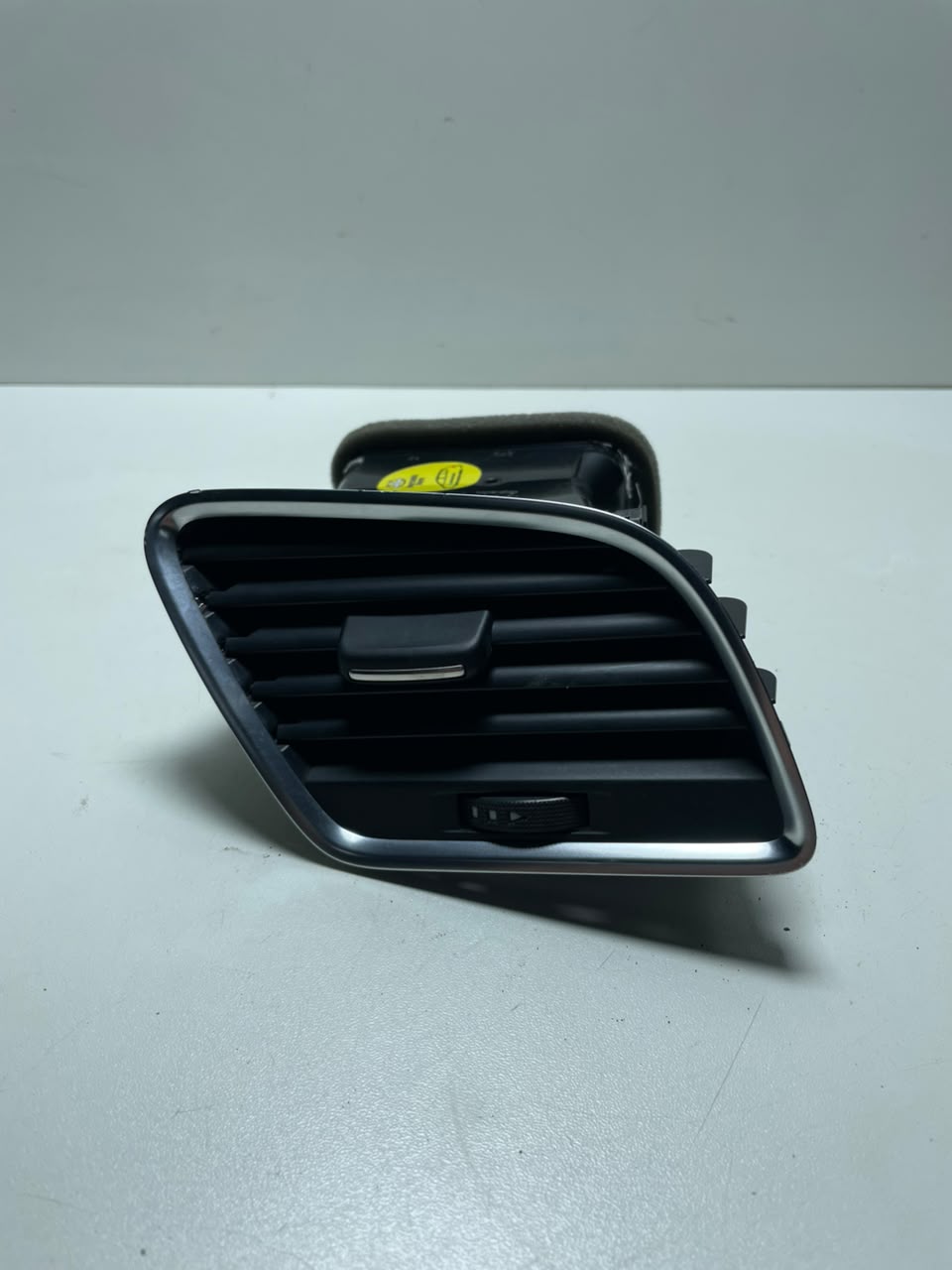 Difusor Ar Direito Audi Q3 Tfsi 2.0 Turbo 2015 N°8u1820902b