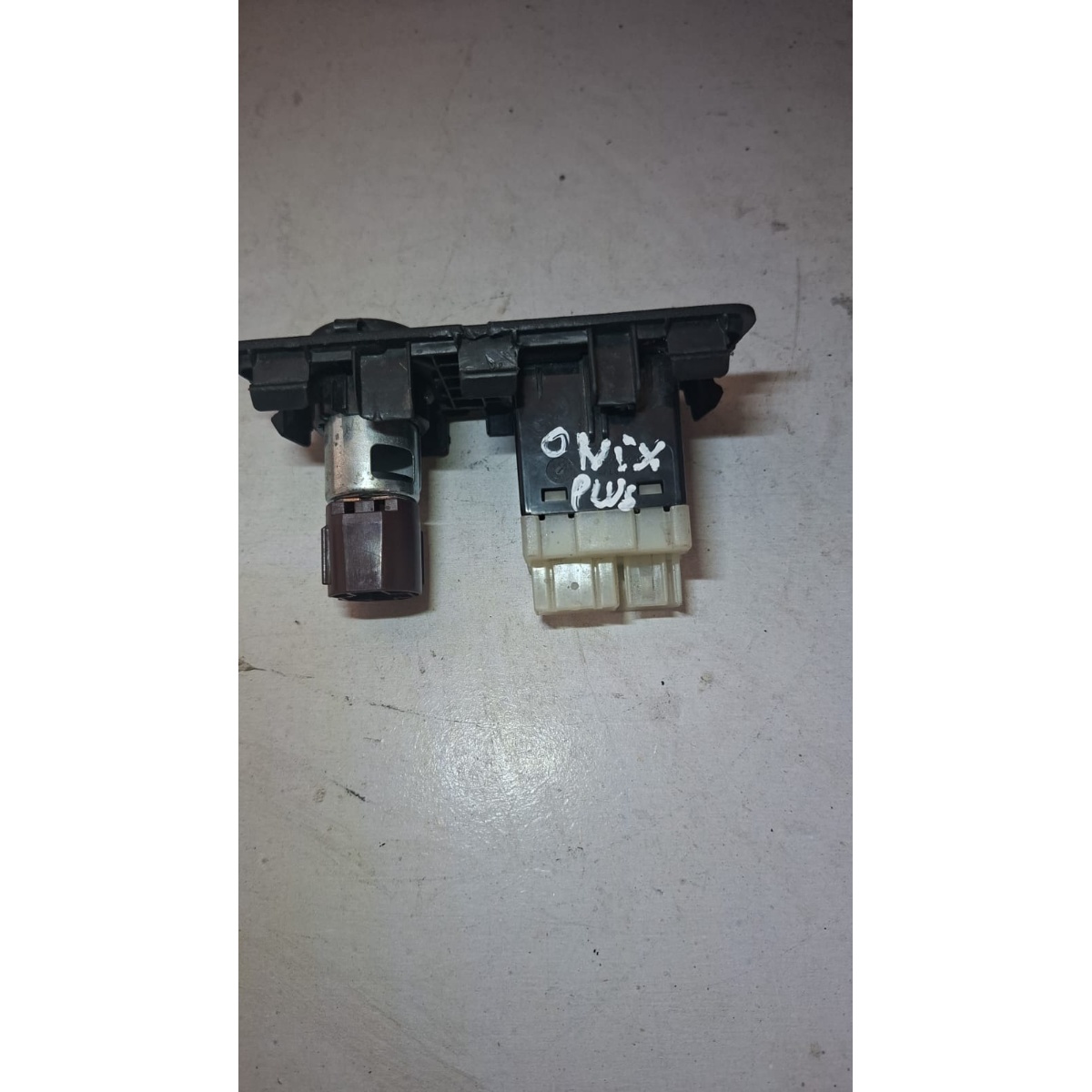 Tomada Usb Chevrolet Onix Tracker 20/21/22 13519246