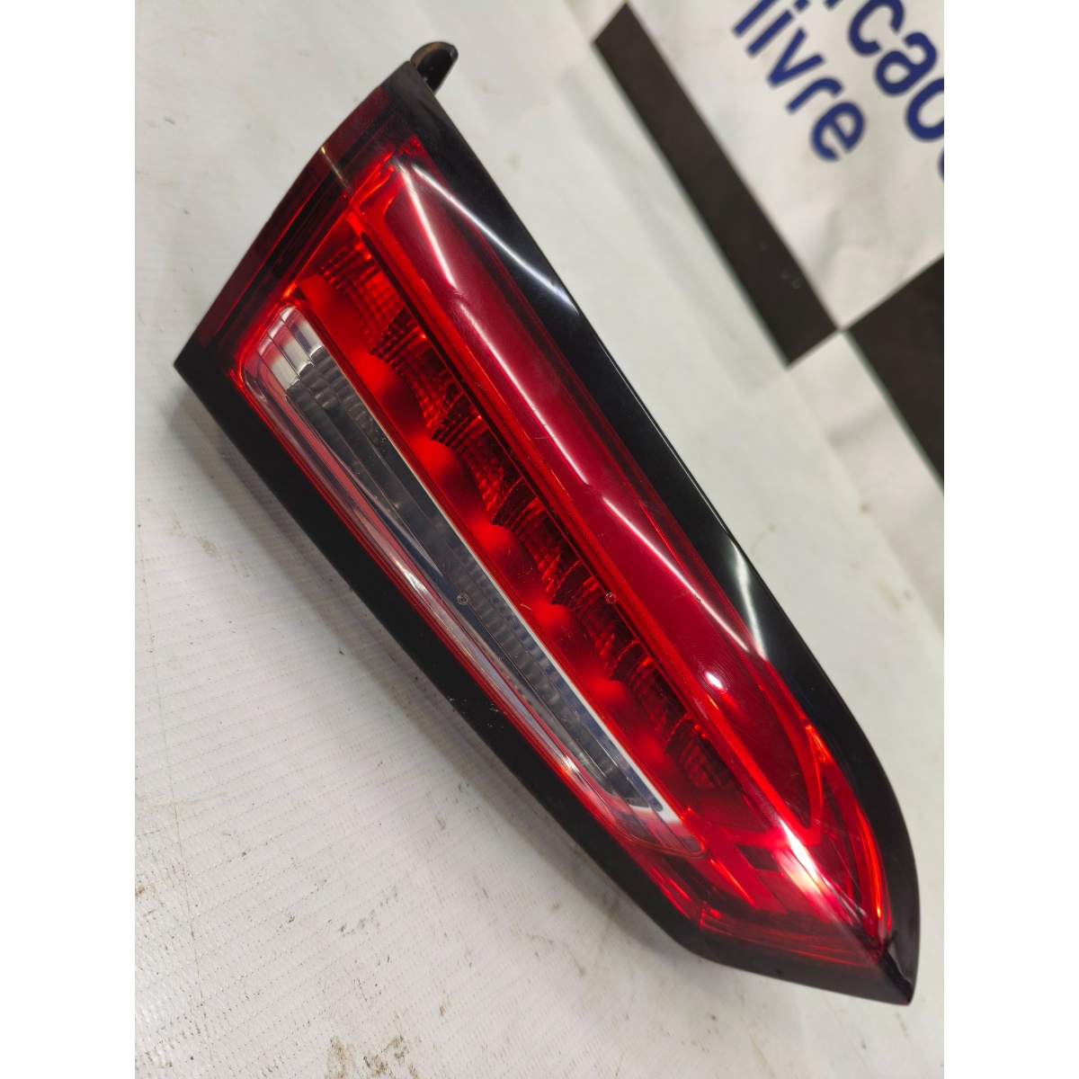 Lanterna Traseira Mala Esquerda Fiat Cronos 1471804-1 Mopar Esquerdo/motorista Vermelho - Imagem 2