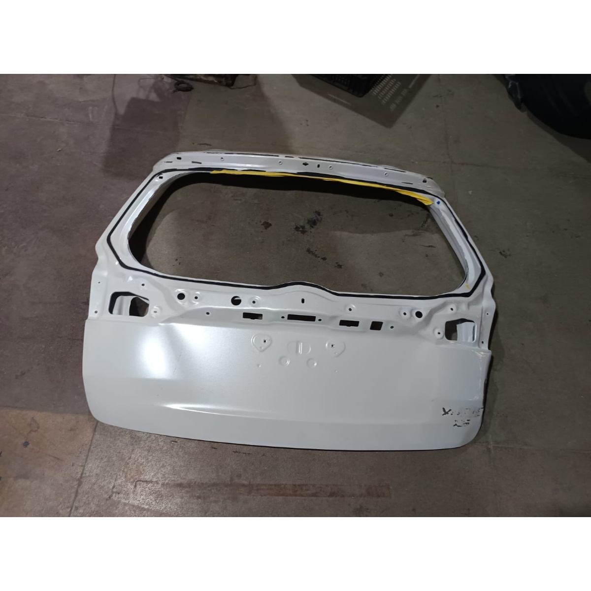 Tampa Traseira Yaris Hatch 2018 Até 2025 Amassados Léia (usa Branco - Imagem 3