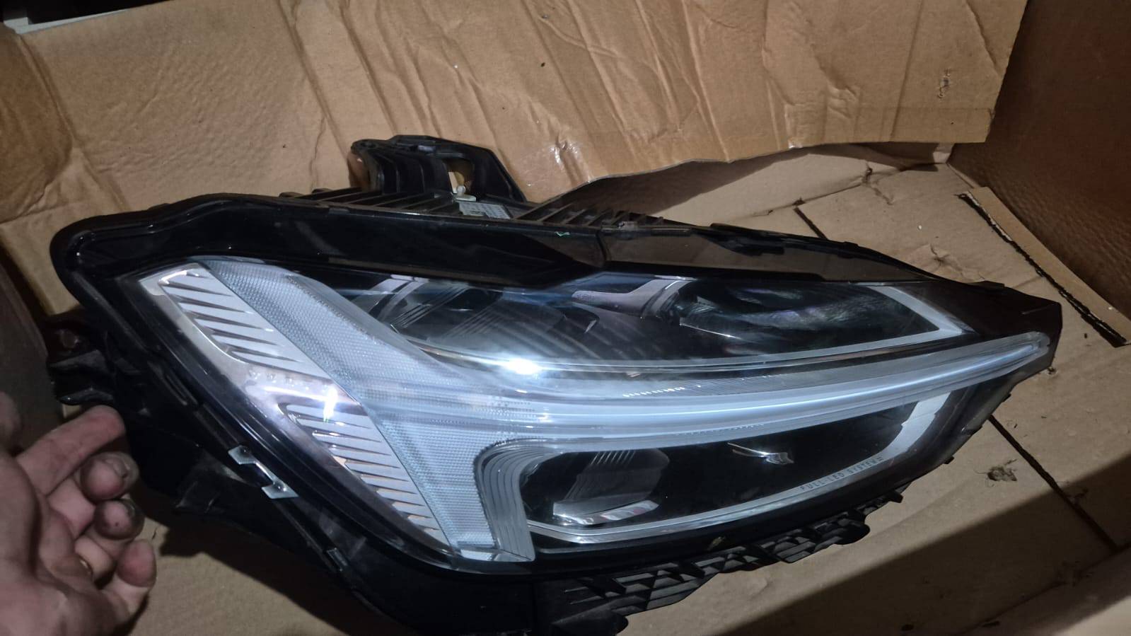 Farol de  Volvo XC60 2018 a 2022 LD - Imagem 1