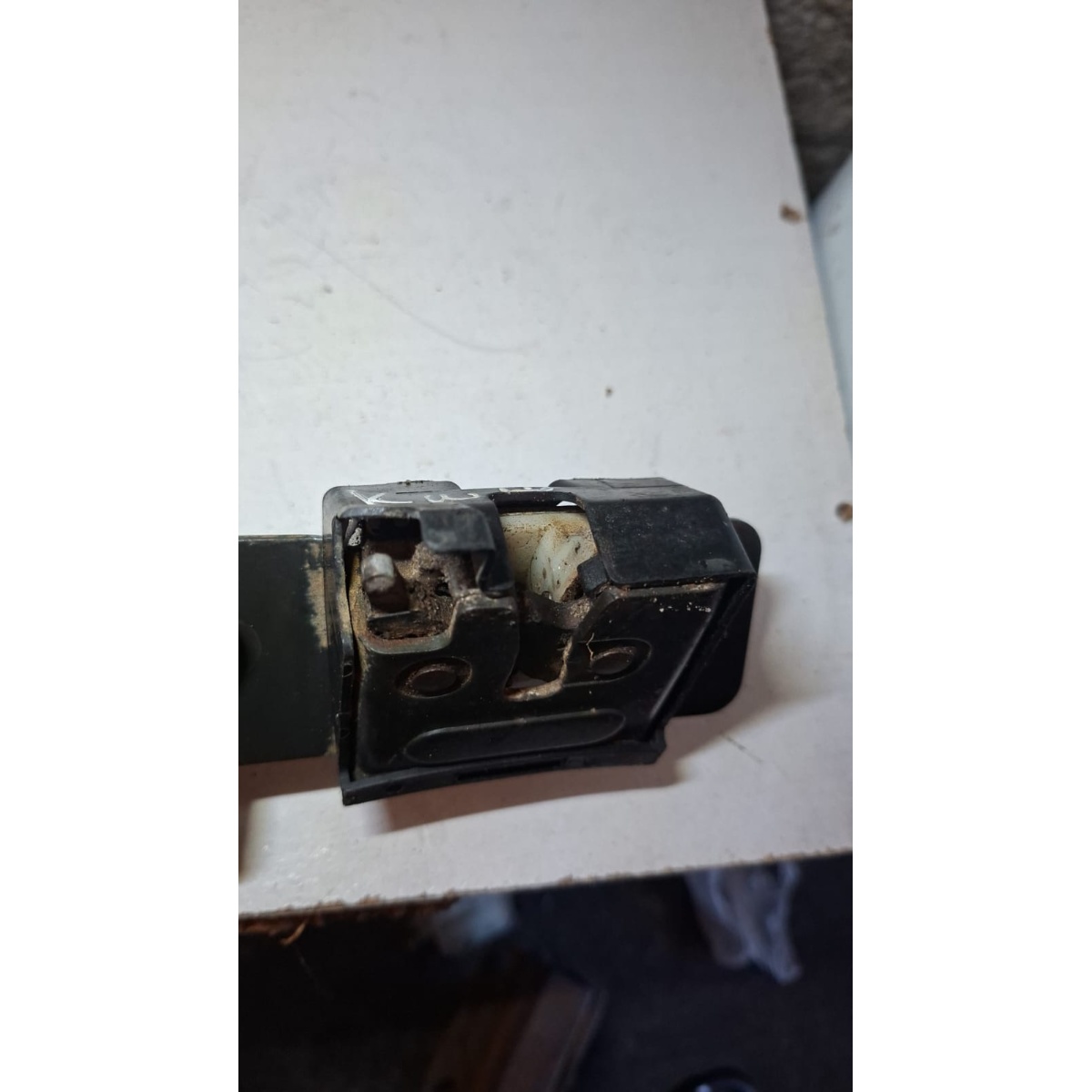 Fechadura Tampa Porta Malas Renault Kwid - Imagem 4