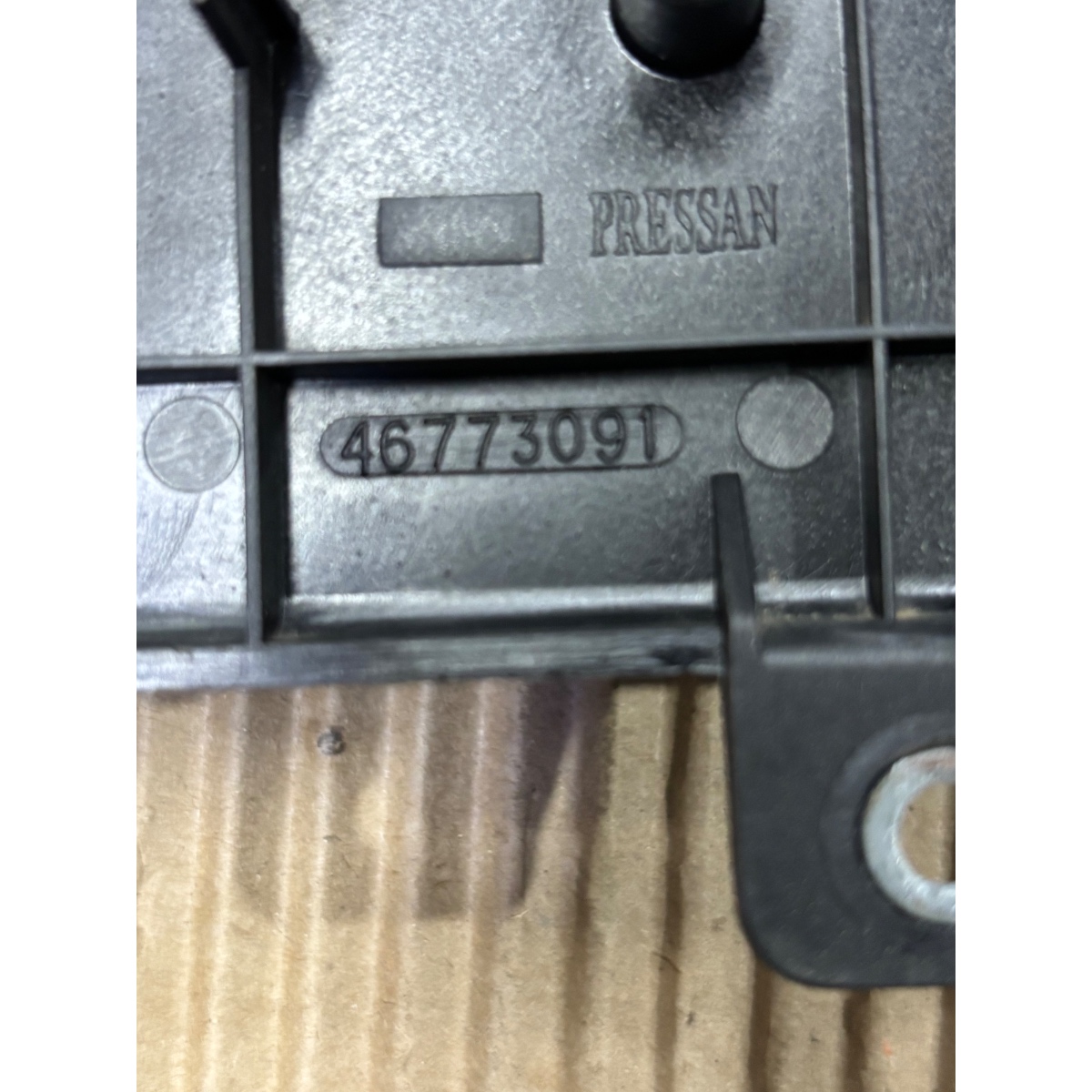 Suporte Interno De Maçaneta Fiat Doblò  Le Cinza - Imagem 2