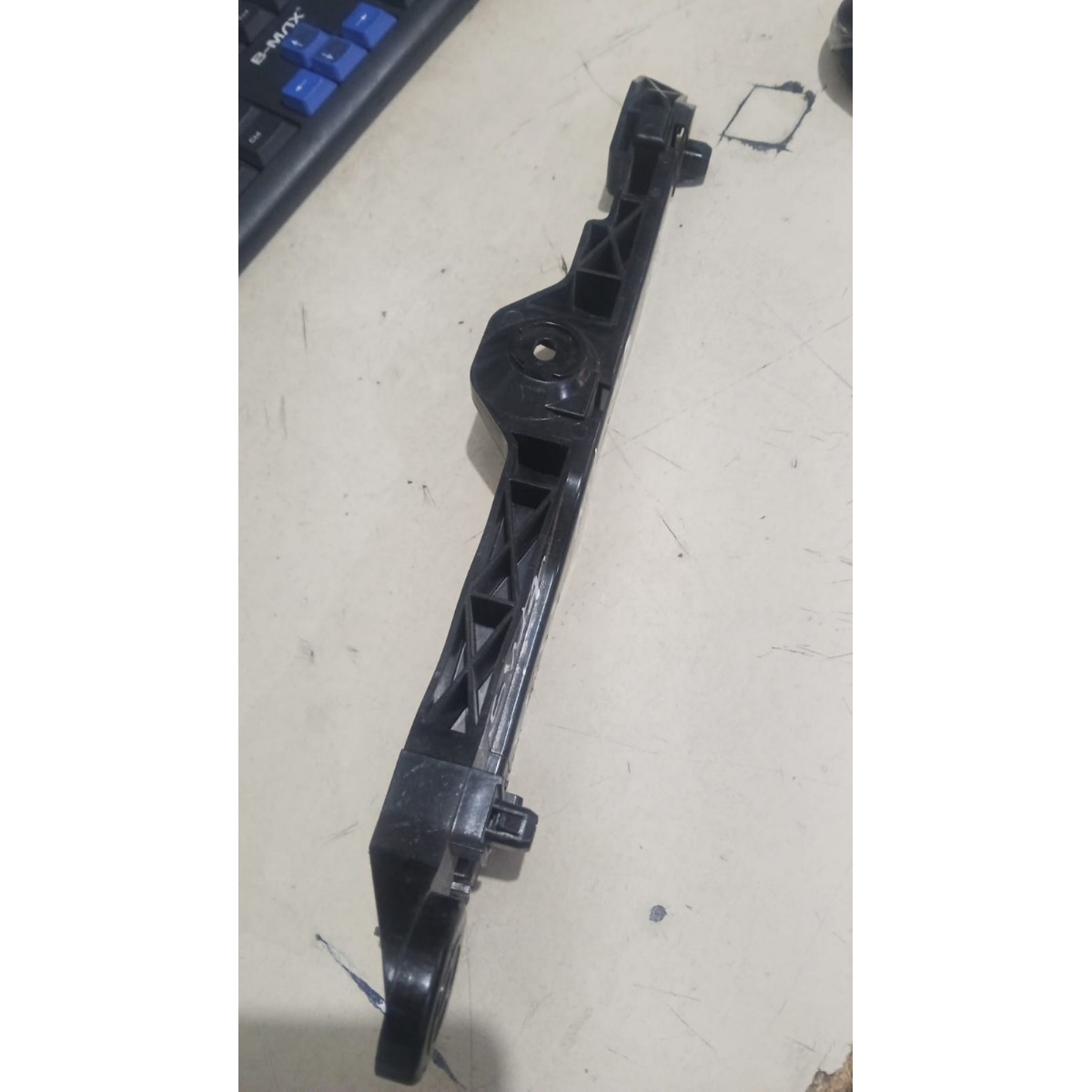 Suporte Parachoque Dianteiro Direito Toyota Hilux - Imagem 2