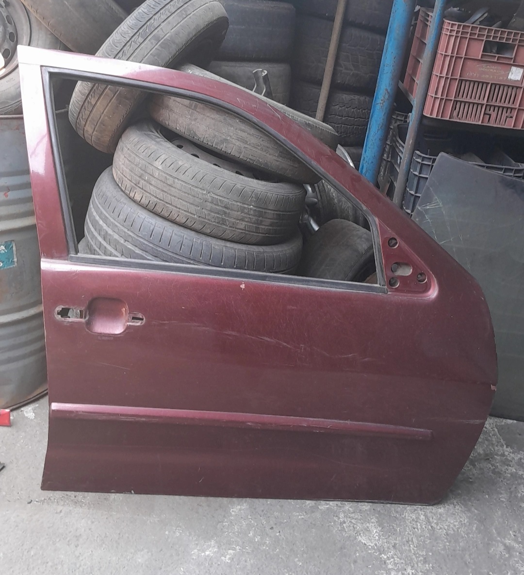 PORTA DIANTEIRA POLO 1997/2000 LADO DIREITO (VERMELHA)