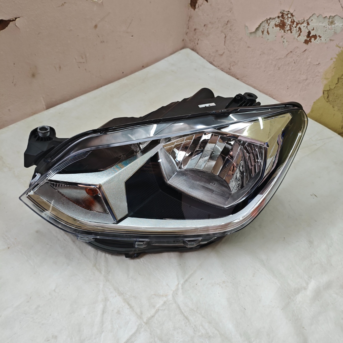 Farol Esquerdo Volkswagen Up 2018 a 2021 Original