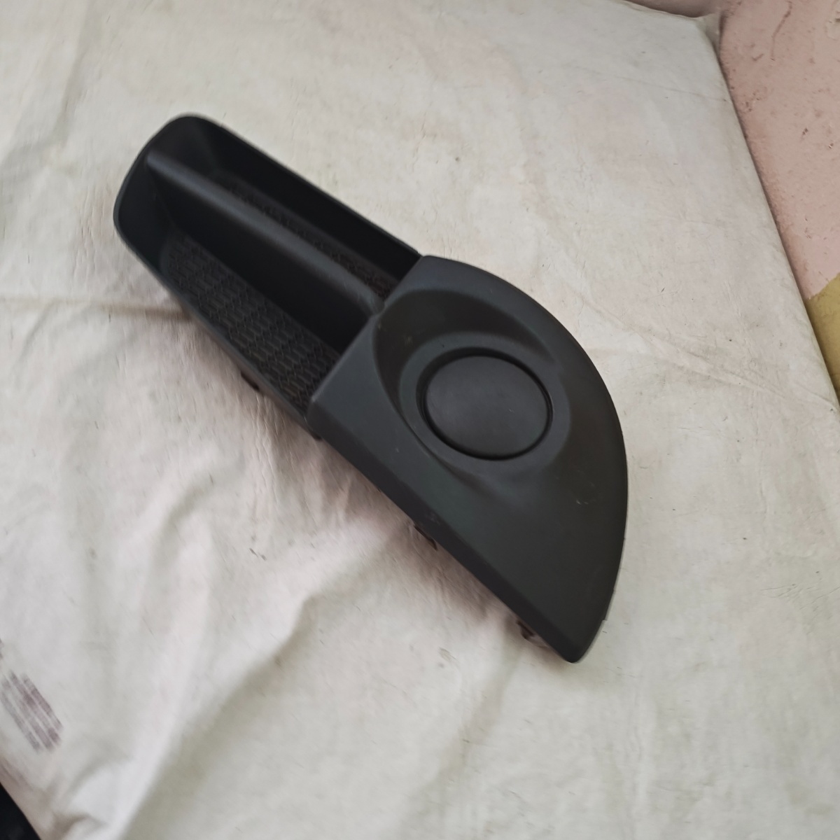 Grade Farol Milha Direito Montana 2015 A 2018 Original Direito - Imagem 3