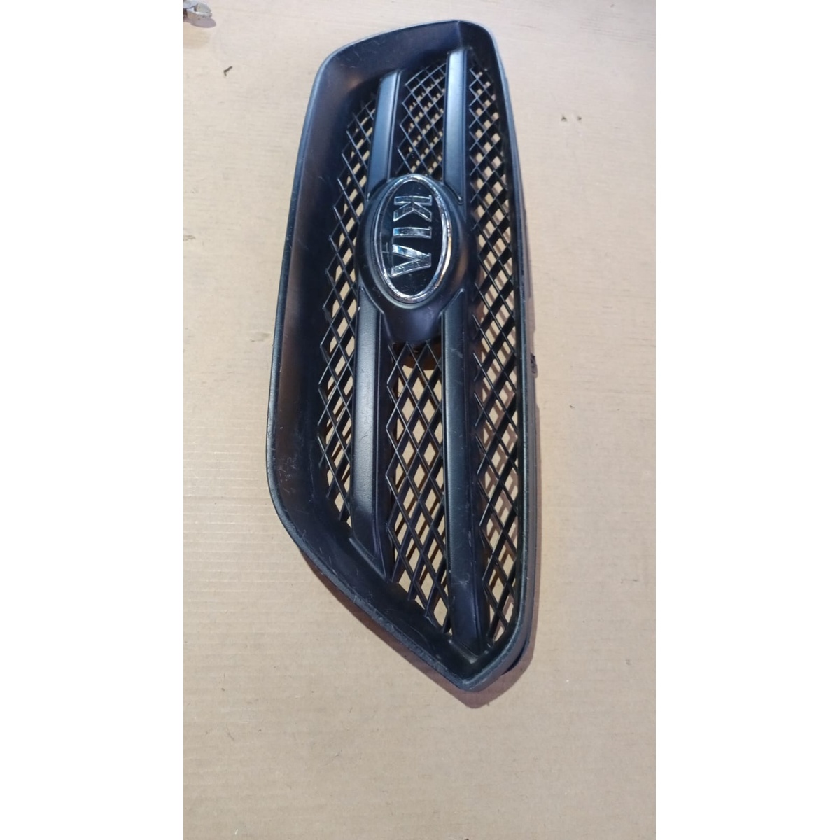 Grade Dianteiro Kia SorentoUsado original com detalhe pequen
