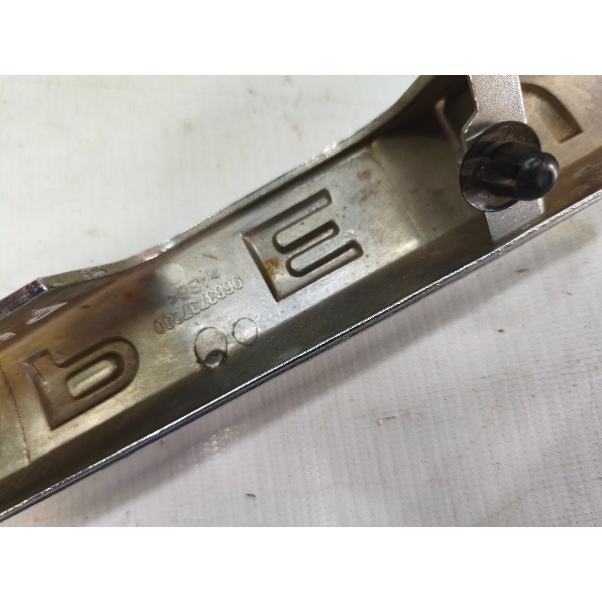 Friso Cromado Porta Malas Peugeot 207 2009/15 9683737280 - Imagem 6