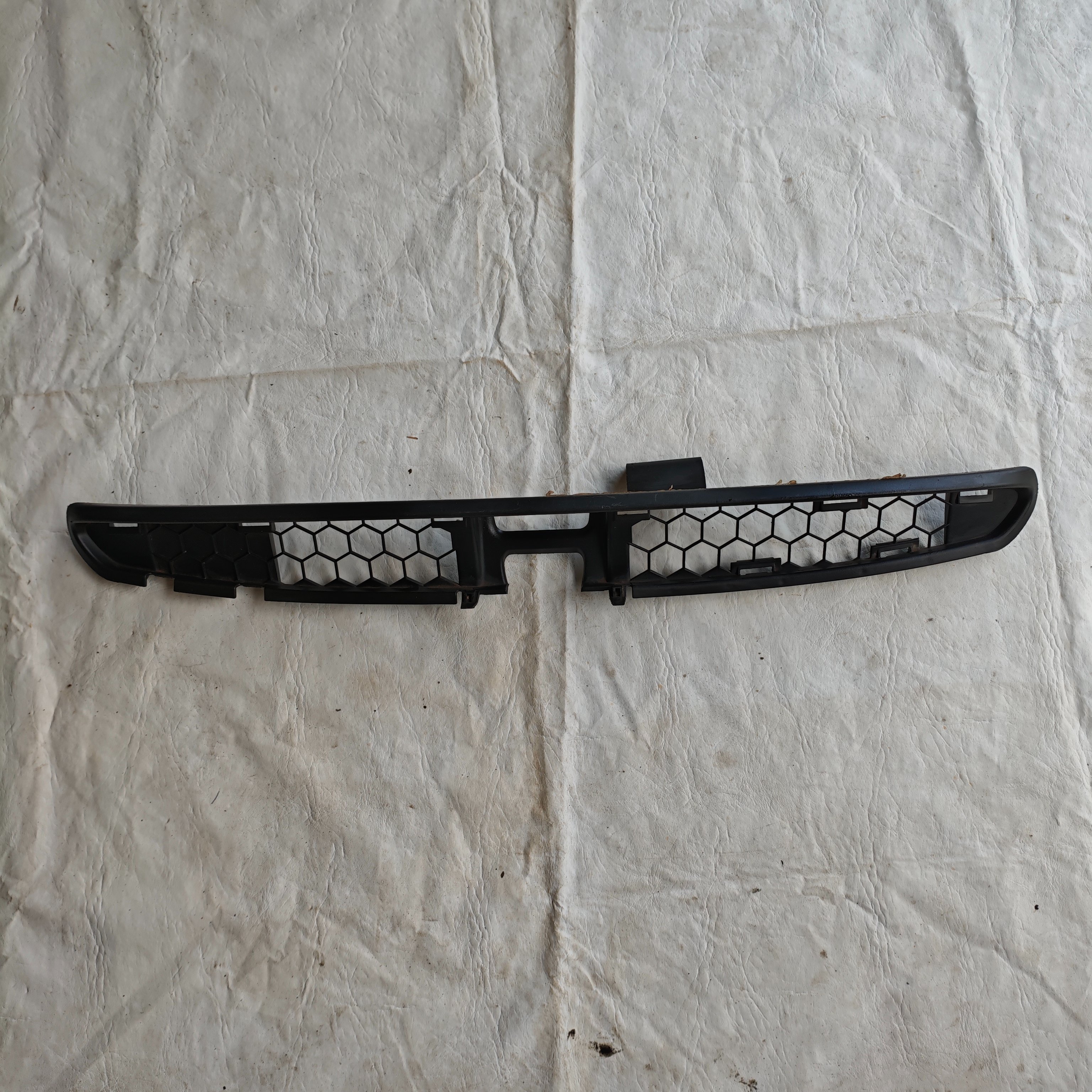 Moldura Grade Frontal Renault Clio 2000