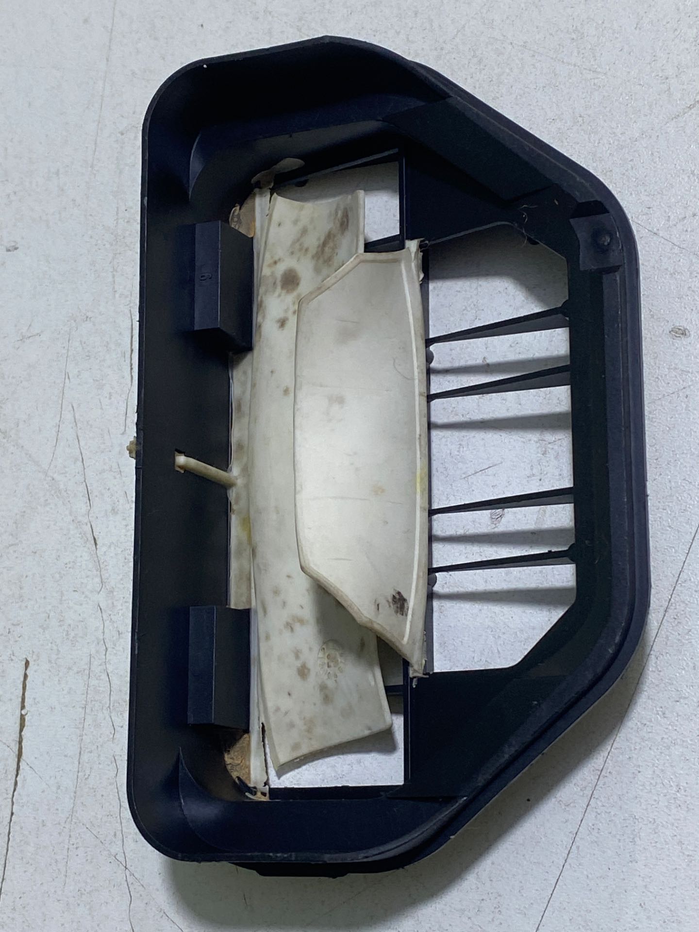 Grade Difusor Saída de Ar Ford Transit 2008/2013 - Imagem 4