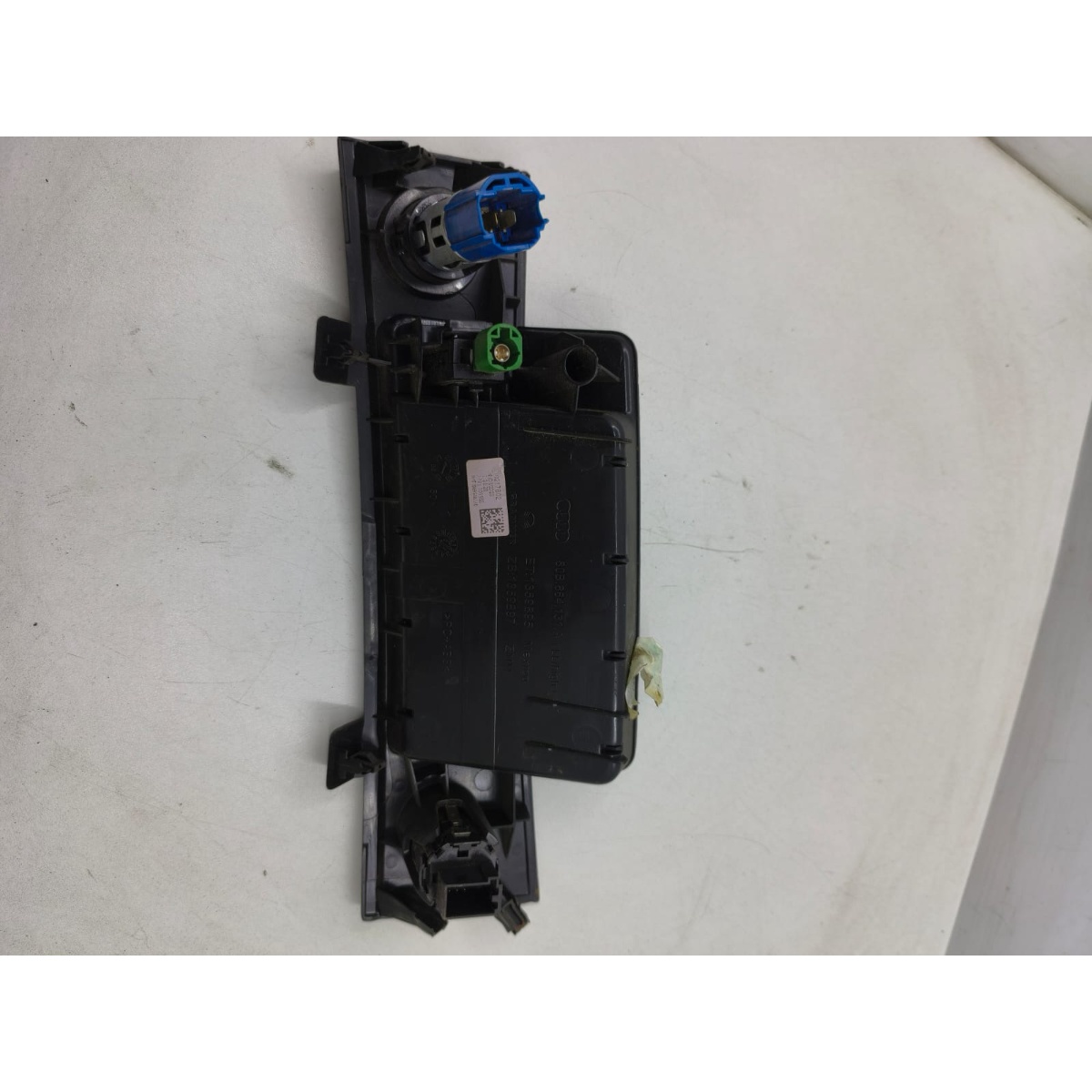 Acabamento Tomada Usb Console Audi Q5 2020/2024 - Imagem 2