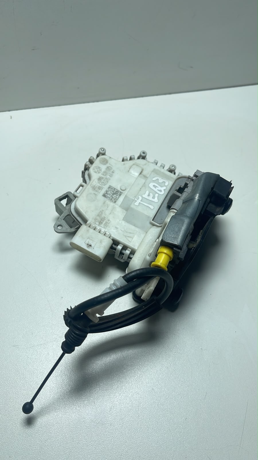 Trava Porta Traseira Esquerda Audi A3 2014 a 2020 8k0839015f