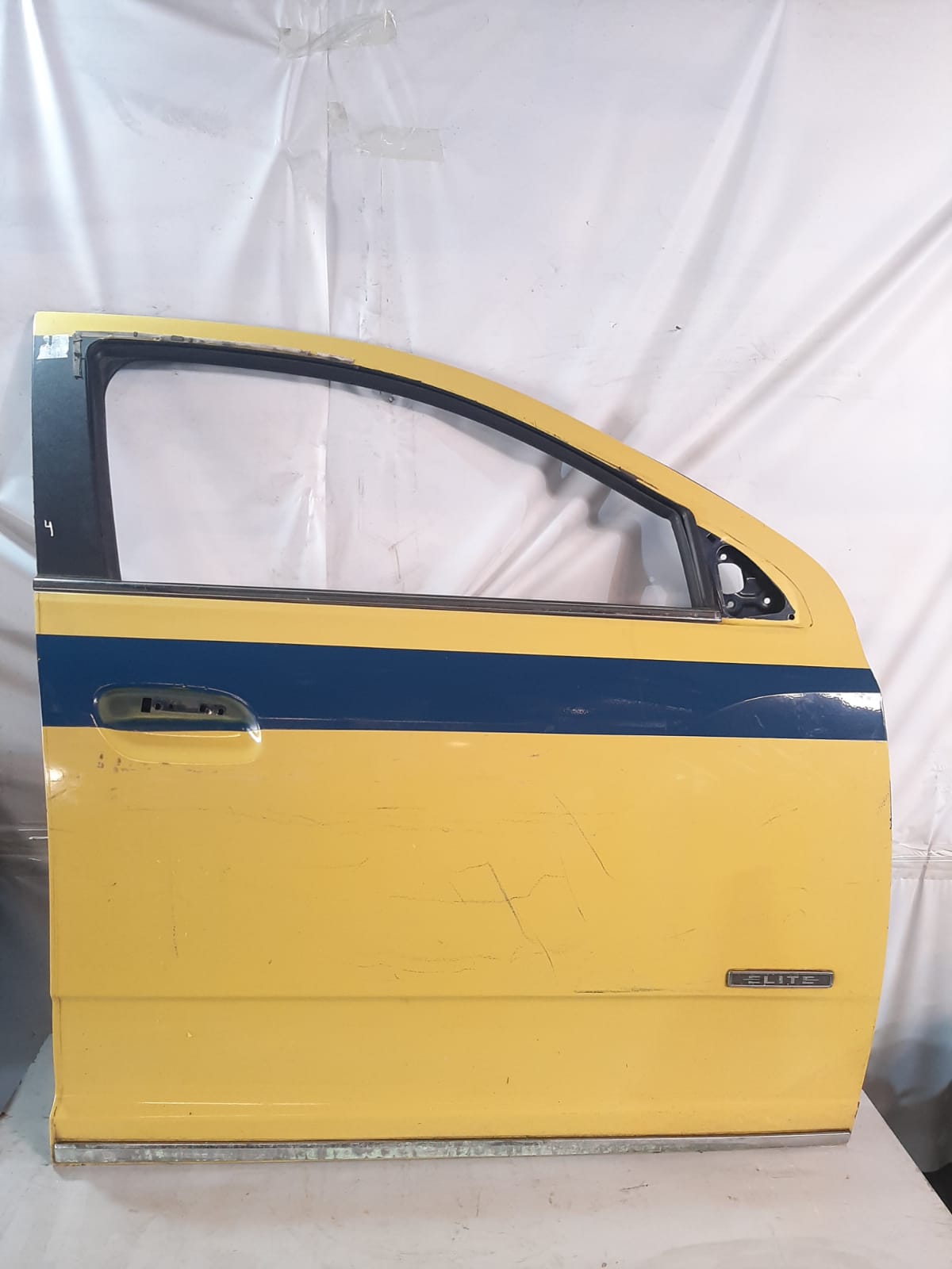 PORTA DIANTEIRA COBALT 2012/2016 LADO DIREITO (AMARELO)