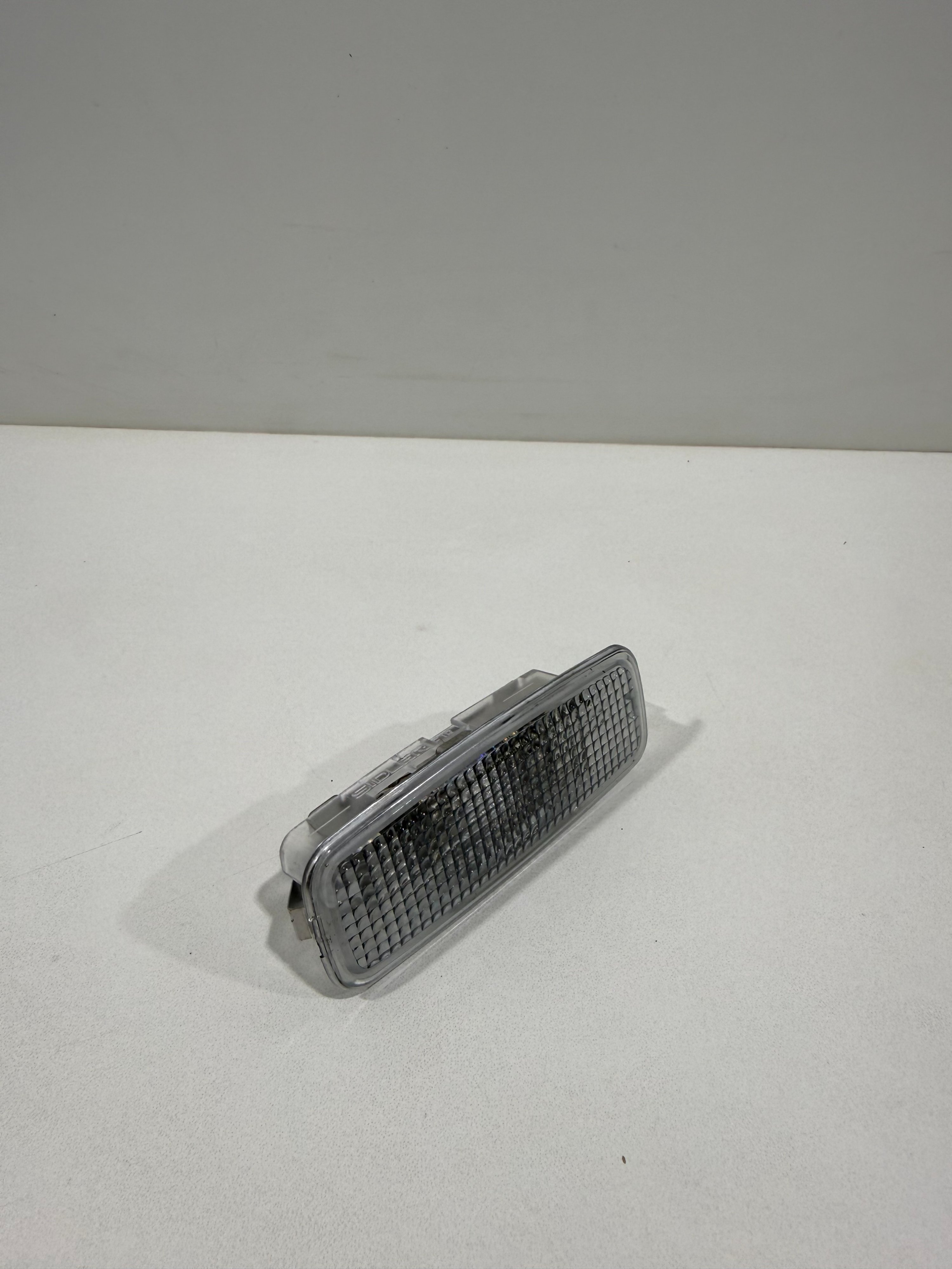 Luz de cortesia interna Audi A3 Sedan 4d0947105a - Imagem 3