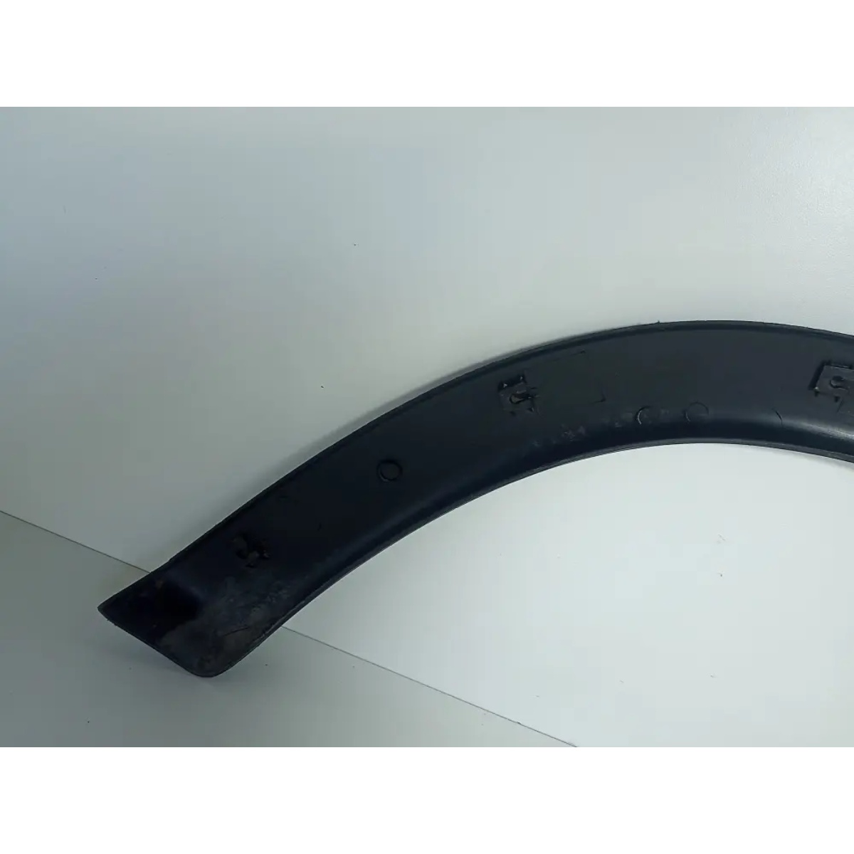 Moldura Traseira Direita Corsa Hatch 1995 -2001 93251672 - Imagem 3