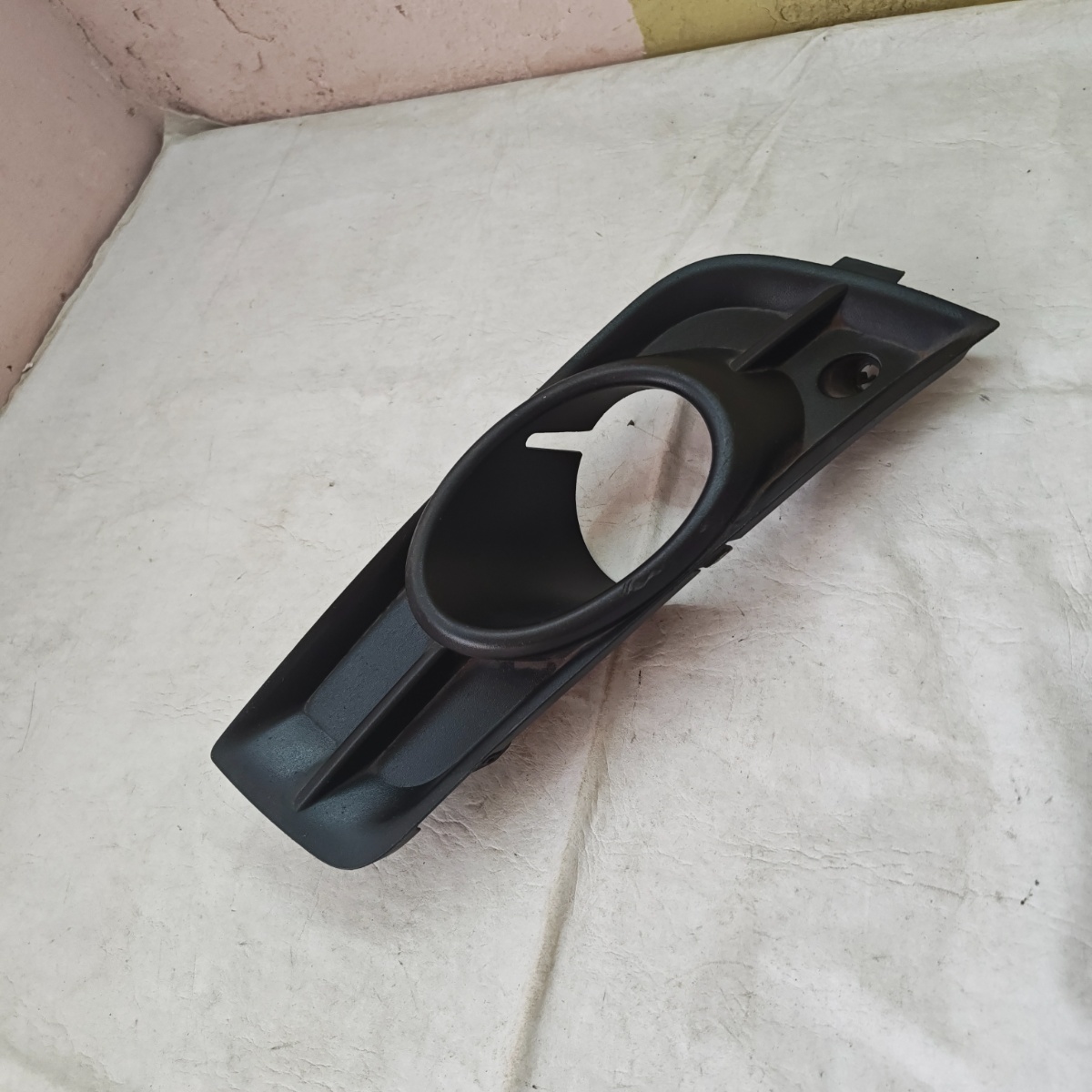 Moldura Farol De Milha Esquerdo Cruze 2012 A 2014 Original Direito - Imagem 3