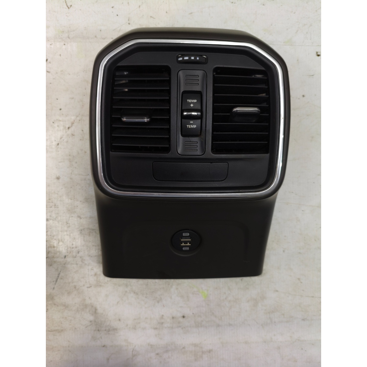 Difusor Ar Console Tras Usb Porsche Macan 15 A 23 95B864378D - Imagem 4