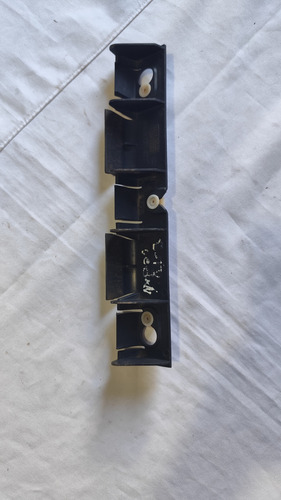 Suporte Guia Parachoque Traseiro Renault Clio Sedan 99 A 04 - Imagem 2