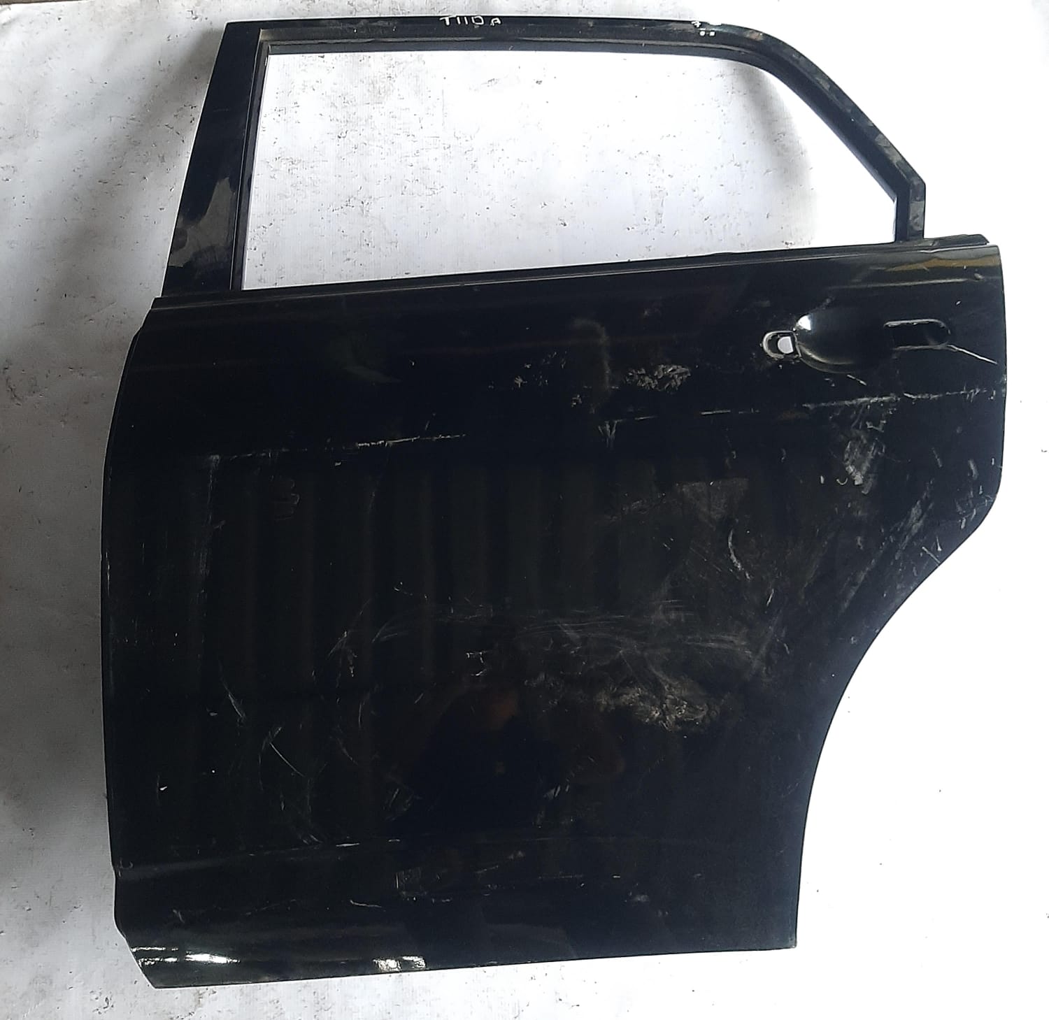 PORTA TRASEIRA TIIDA LADO ESQUERDO (PRETA)