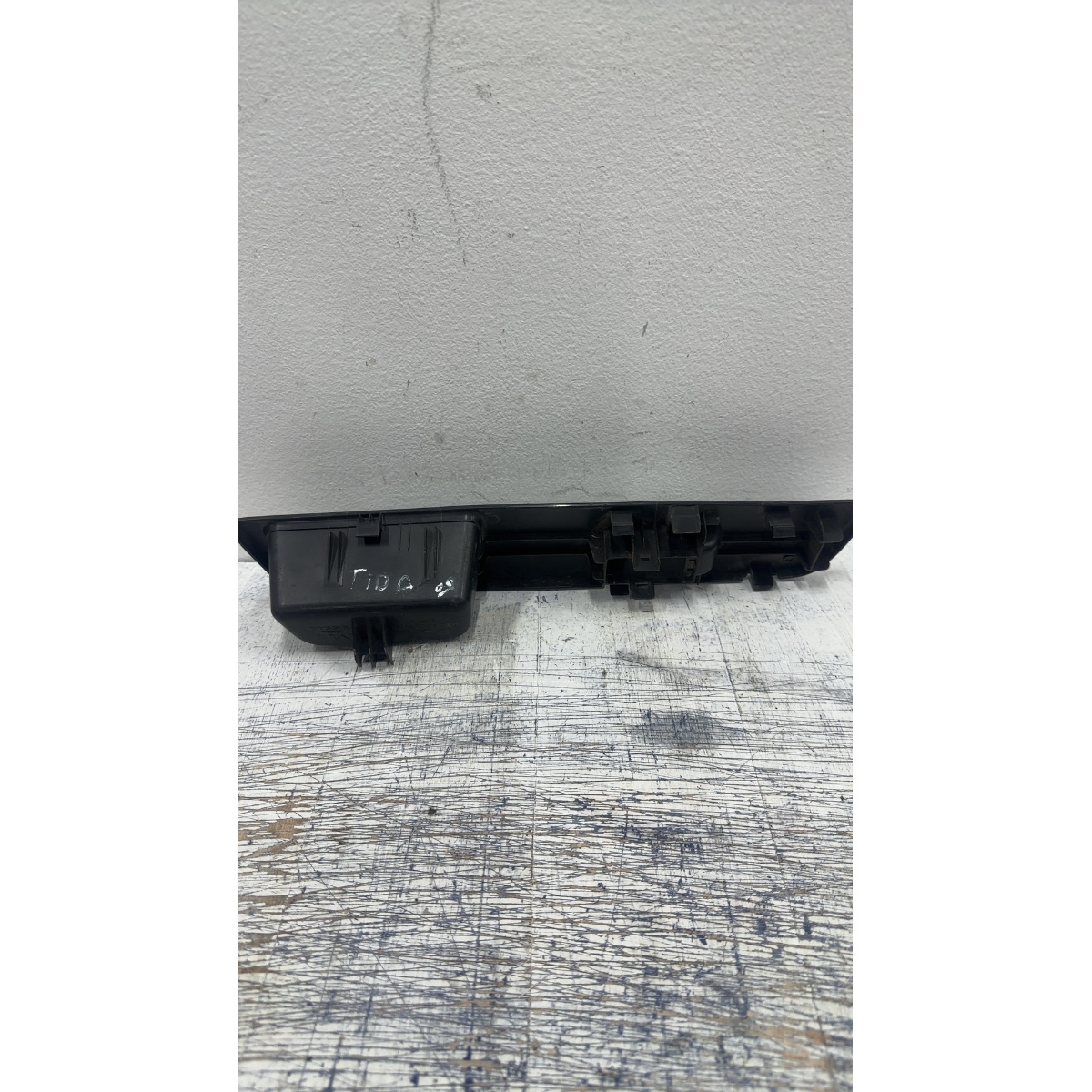 Moldura Botão Vidro Traseiro Direito Nissan Tiida 80960el10a Preto - Imagem 2