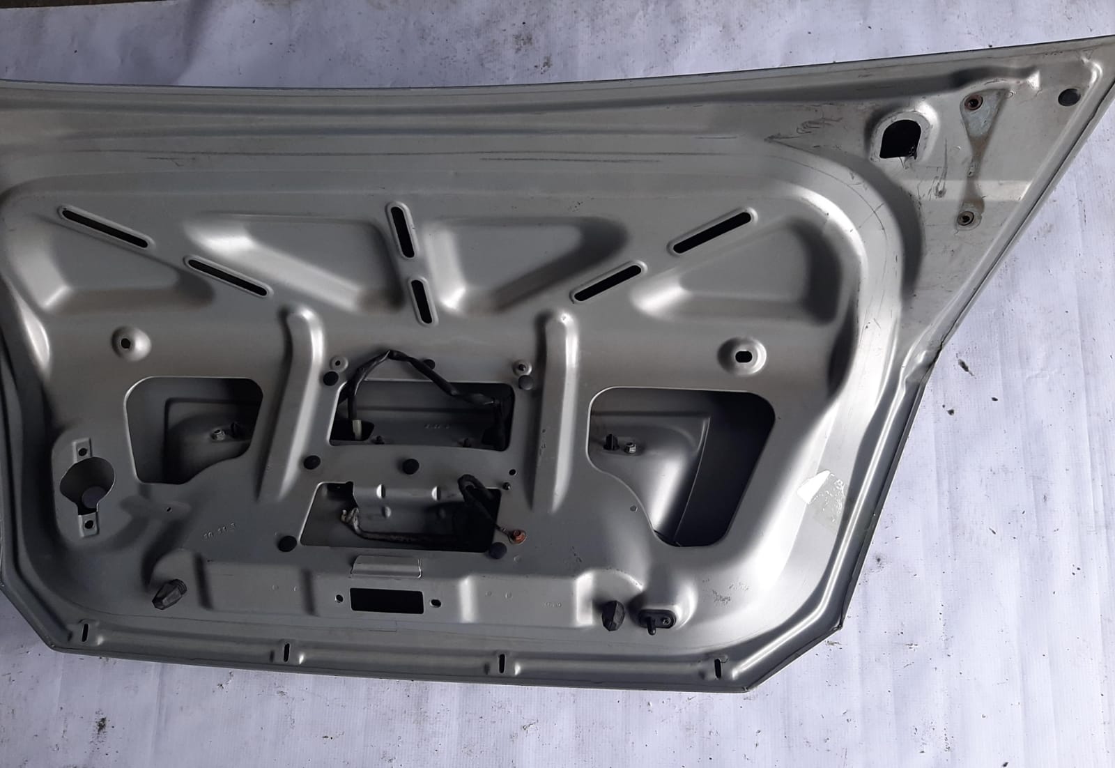 TAMPA TRASEIRA FIESTA SEDAN 2003/2012 (PRATA) - Imagem 6