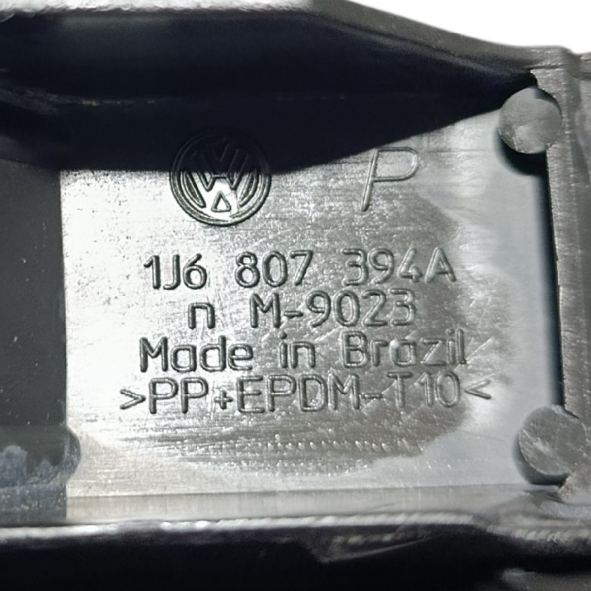 Guia Parachoque Traseiro Direito Vw Golf 2005 - Original - Imagem 7