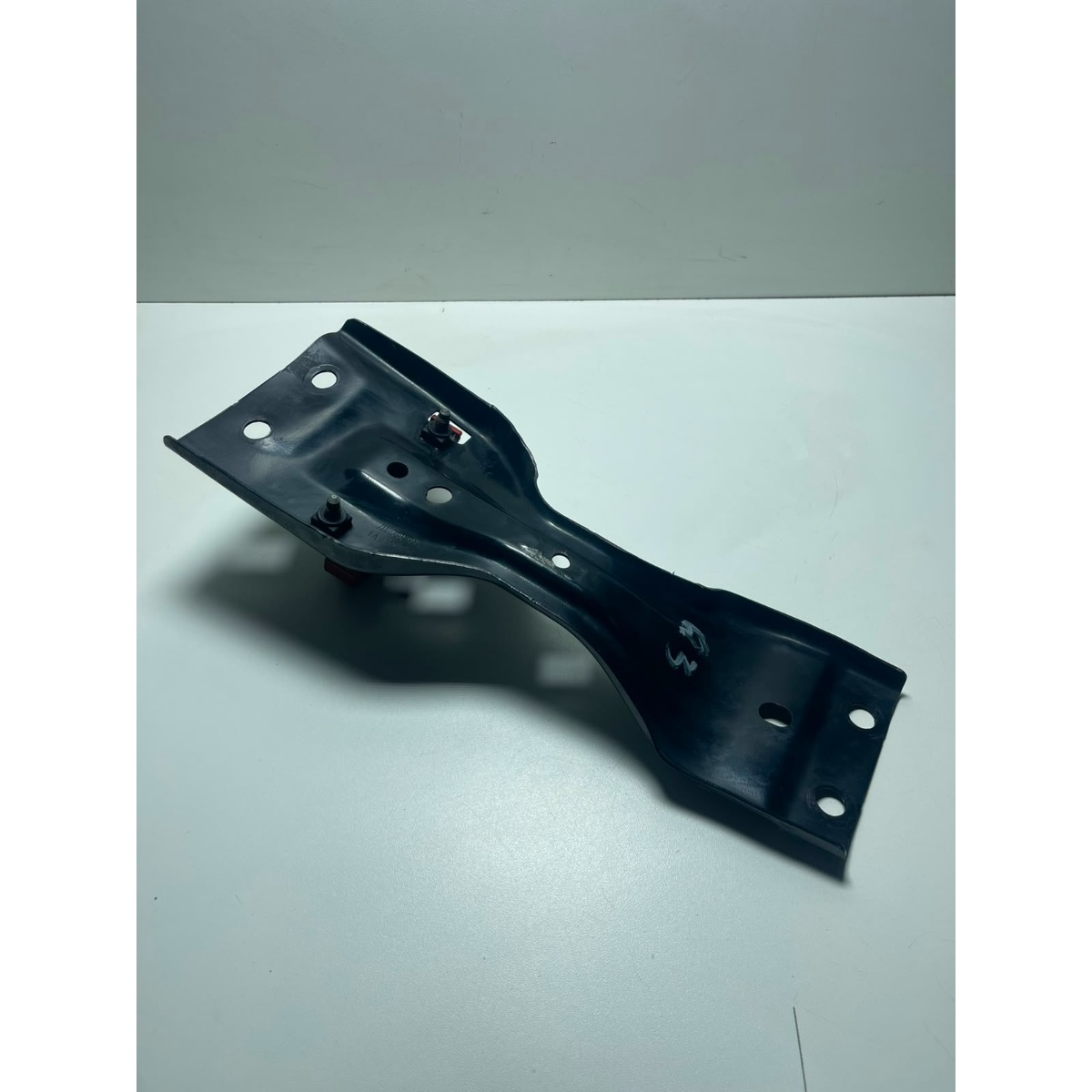 Suporte Escape Audi Q3 2015 a 2018 5n0802117 - Imagem 2