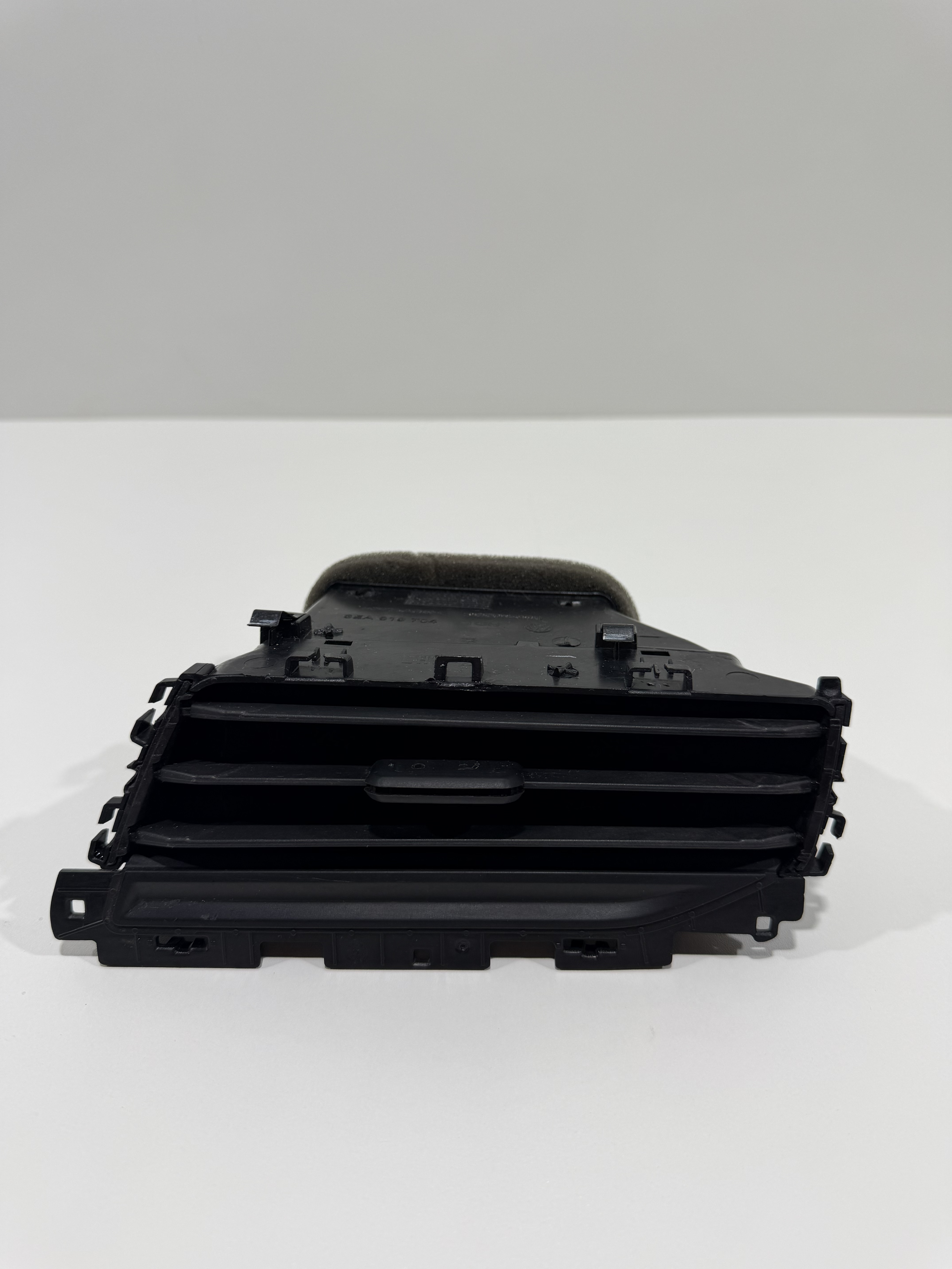 Difusor de Ar Lat. Dir - Volkswagen Polo Track 6EA819704FEDW - Imagem 1