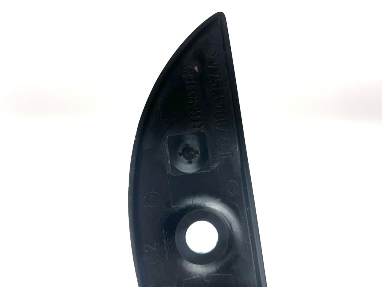 Moldura Acabamento Limpador Traseiro Renault Clio 2002/09 - Imagem 2