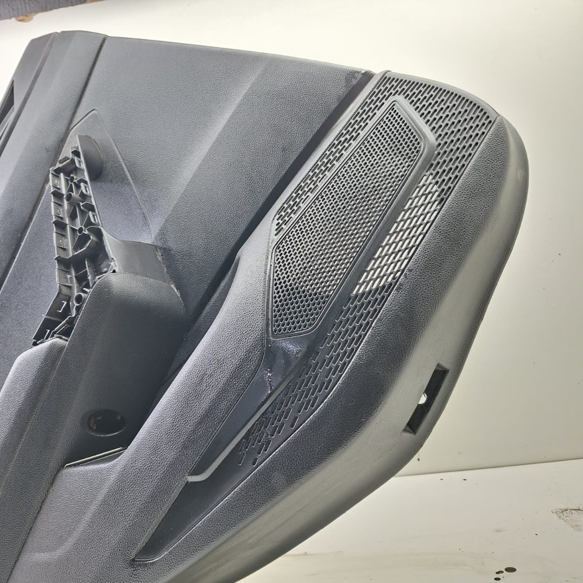 Forro Porta Traseira Esq 6Ea868009 Vw Polo Tsi 1.0 2024 2025 - Imagem 3