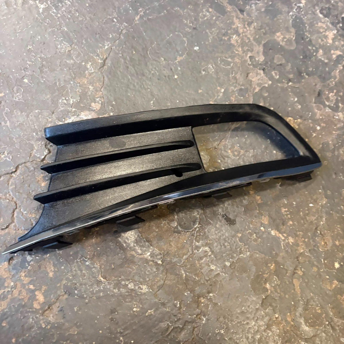 Moldura Farol Milha Volkswagen Gol G6 2012 Ate 2016 - Imagem 2