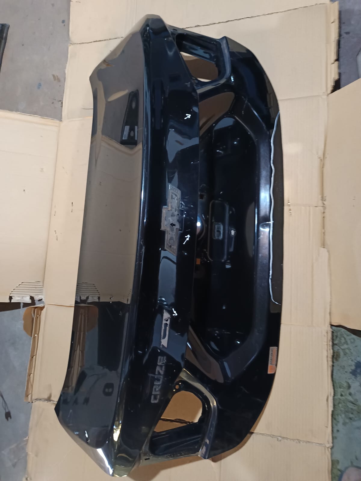 Tampa Traseira Chevrolet Cruze 2019 Preto - Imagem 2