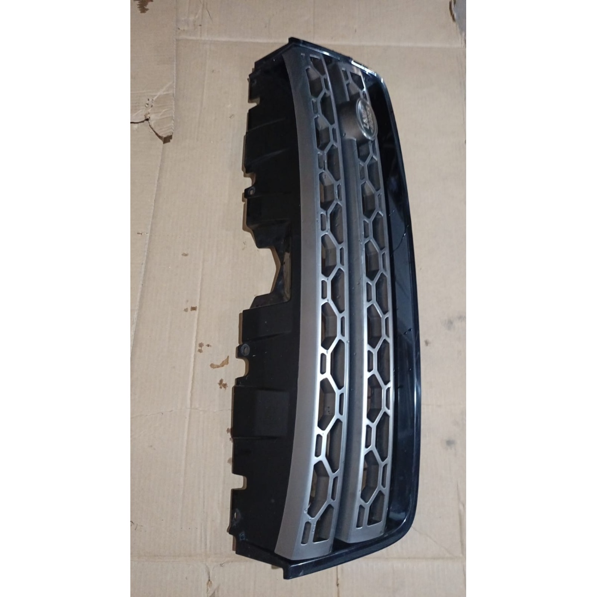 Grade Land Rover Discovery Sport Preto Com Detalhes Prateados