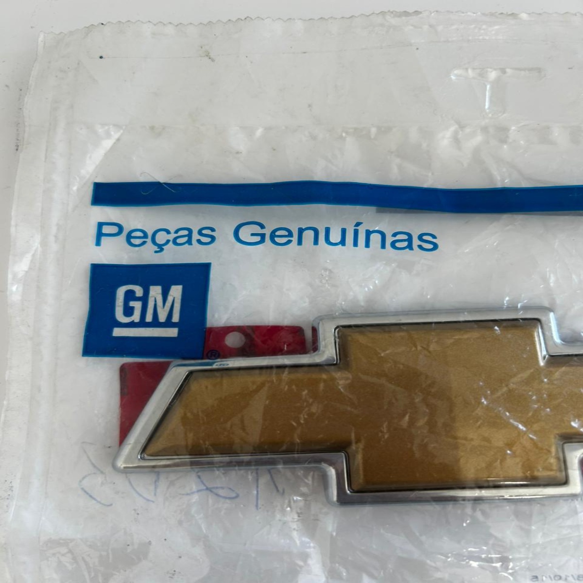 Emblema Porta-malas Dourado GM Classic 94754842 Original - Imagem 2