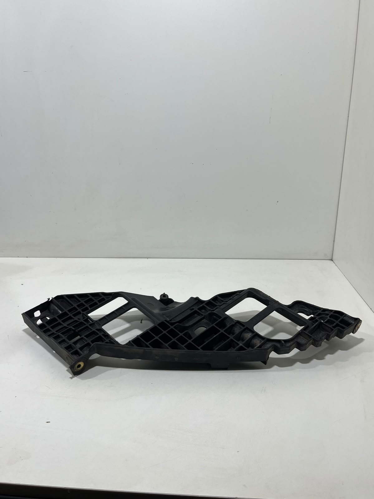 Guia Parachoque Diant Esq Jetta Variant 10/13 5K0807227A