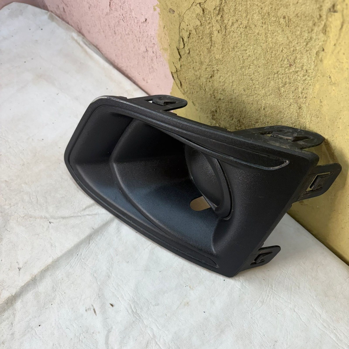 Moldura Farol Milha Direito Spin GM 2017 a 2024 - Imagem 3