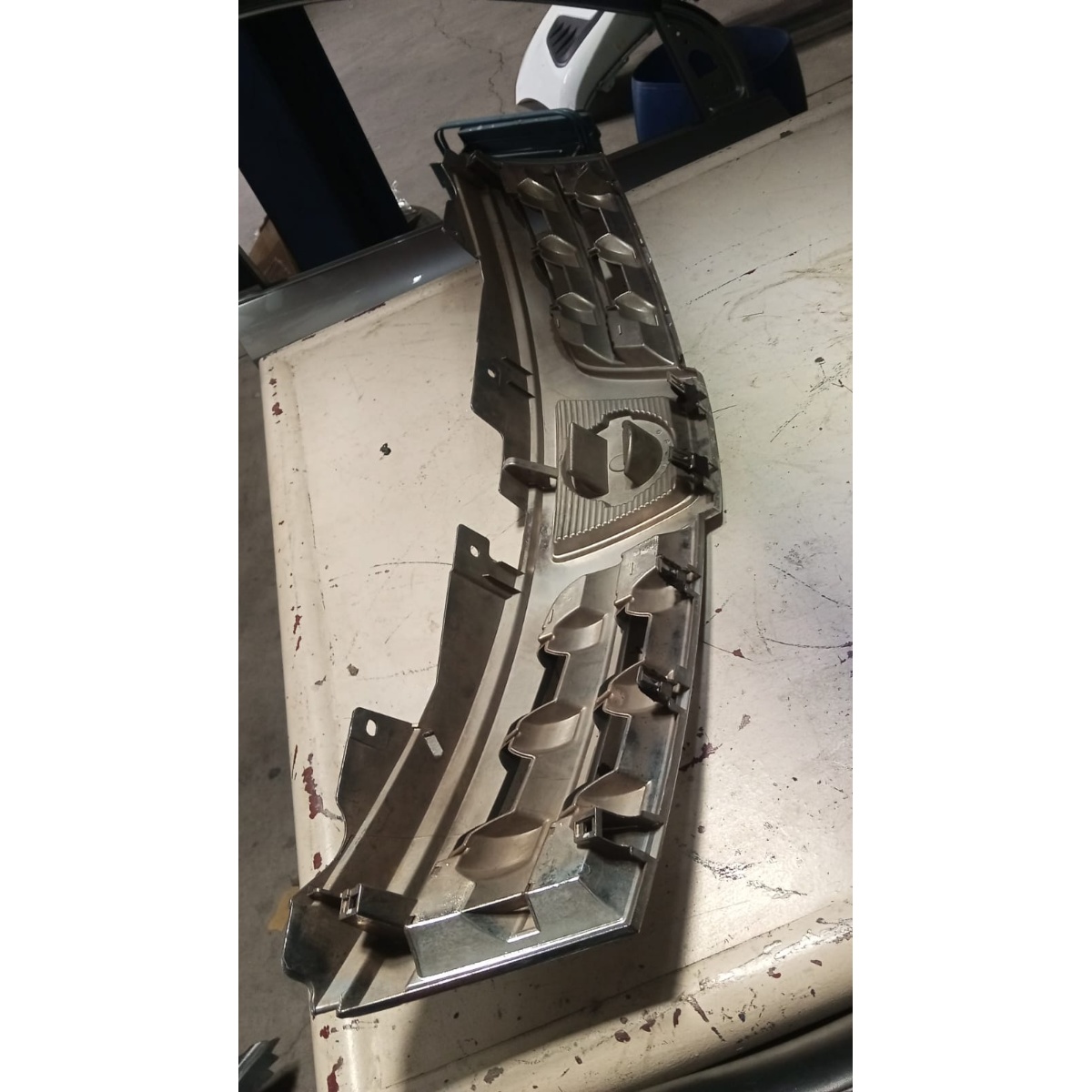 Grade Dianteira Grand Livina 09/14 C/ detalhe - Imagem 2