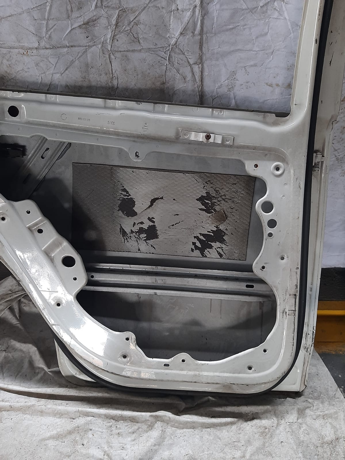 PORTA TRASEIRA POLO SEDAN 2003/2014 LADO ESQUERDO (BRANCO) - Imagem 4