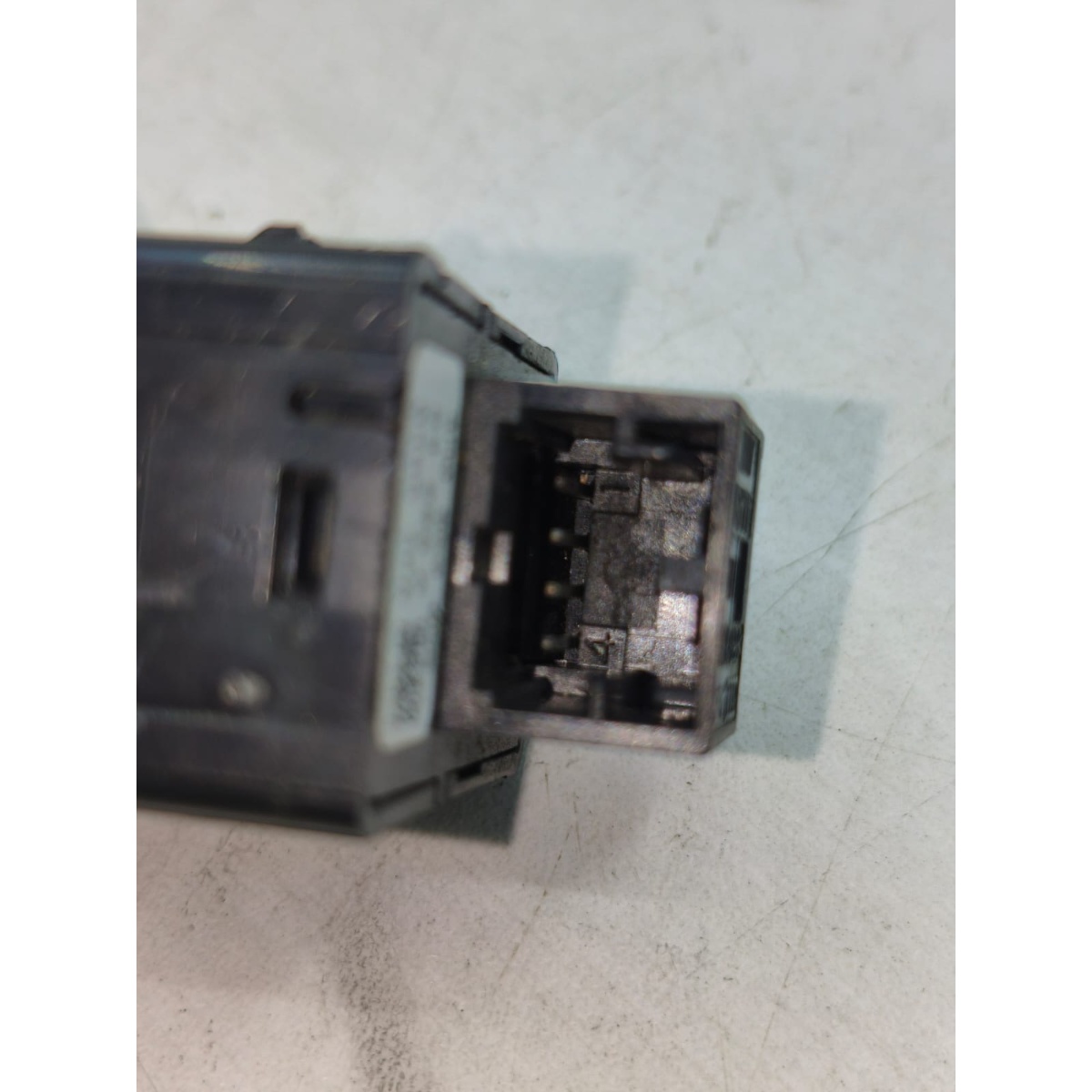 Botão Vidro Traseiro Esquerdo Audi Q5 2023 4M0959855 (Usado) - Imagem 4