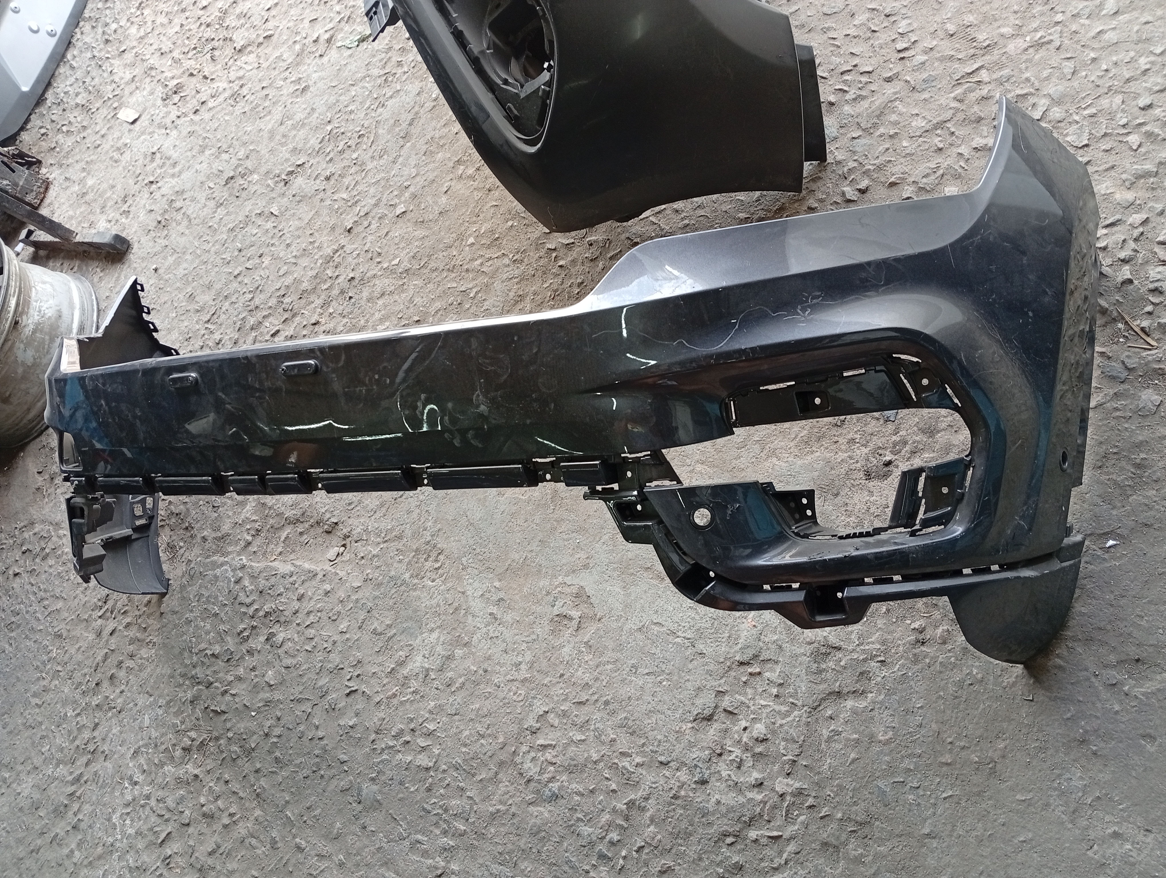 Para-choque dianteiro commander 22/24 - Imagem 2