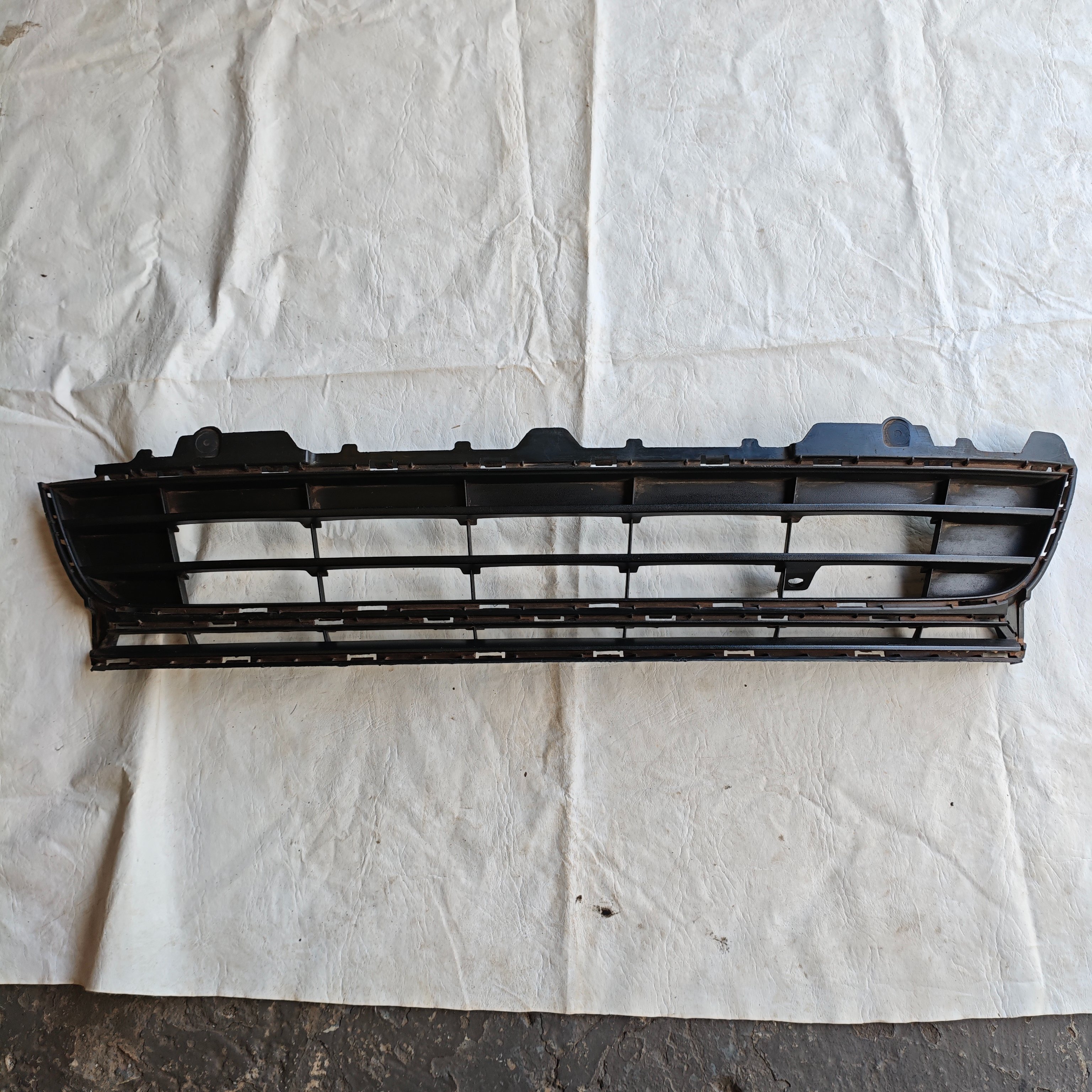 Grade de Ventilação Para-choque Volkswagen CrossFox 2015/19