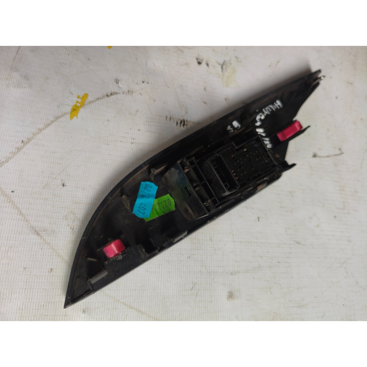 Moldura Botão Vidro Tras Dir Hilux Sw4 16/24 74271-0K370 - Imagem 3